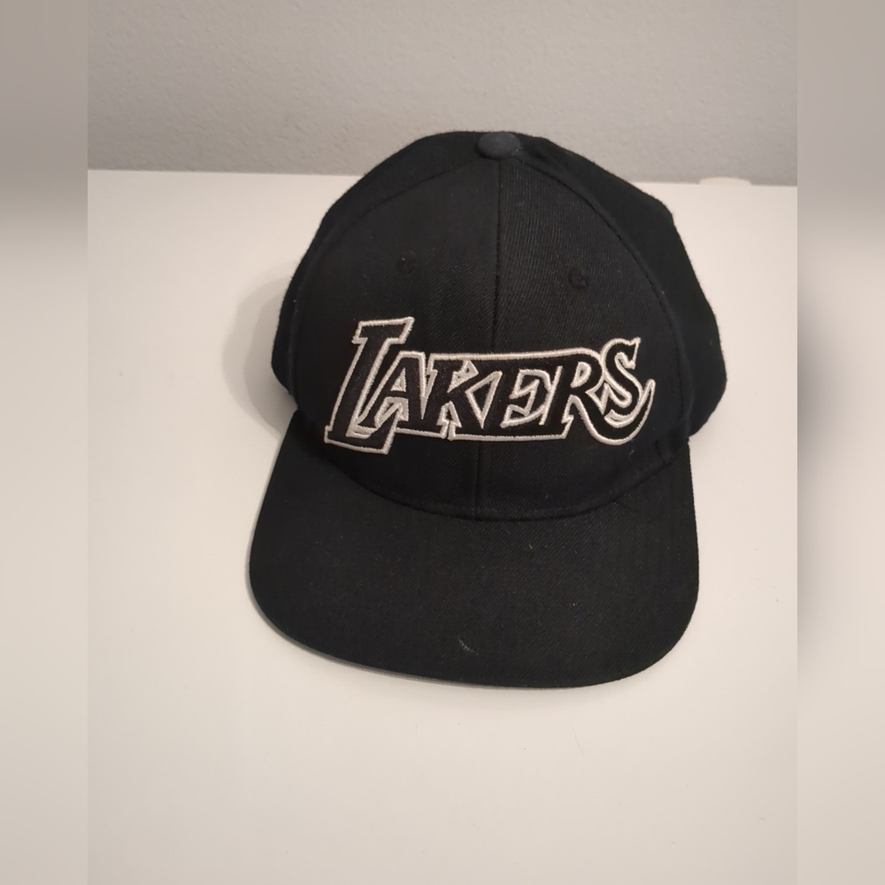 Los Angeles Lakers Hat Cap Mitchell & Ness Basketball Adjustable LA Snapback
